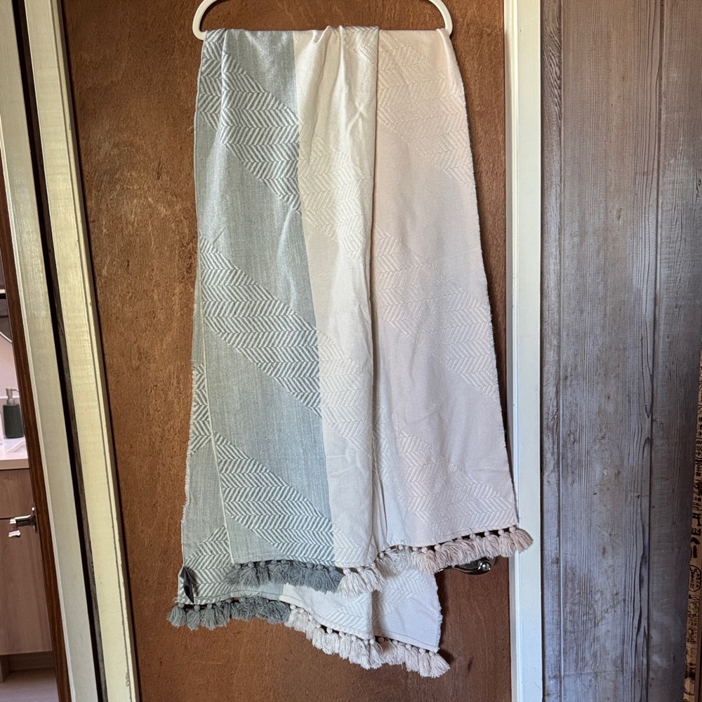 Elegant Two-Tone Fringe Blanket Scarf